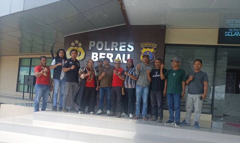 Pasukan Merah 1001 Mandau dan Pol Adat, Ormas Galak Kawal Kelompok Tani UBM Persiapan Melakukan Aksi