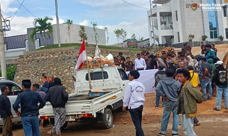 Unjuk Rasa Laskar Anti Korupsi Sorot Dugaan Penggelapan CSR Dan Penjualan Aset Desa Di Morowali