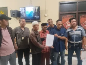 POLSEK CIAMPEA Memediasi perdamaian Warga Tapos  Pasca Dituduh Dukun Santet dan Diancam dengan Golok