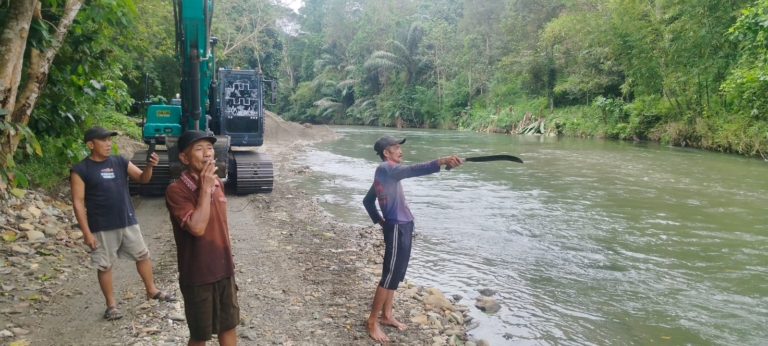 Di Duga Aktivitas Tambang Galian C Ilegal Di desa Tamboli,Pemilik Kebun Ngamuk