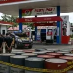 POLDA KALBAR Berhasil Menyita BBM Subsudi 17 Drum Jenis Pertalite Di kayong utara Hasil Kongkalikong