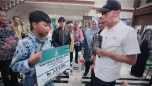 WAMENSOS Ke Warga Pringsewu Serahkan Bantuan ATENSI