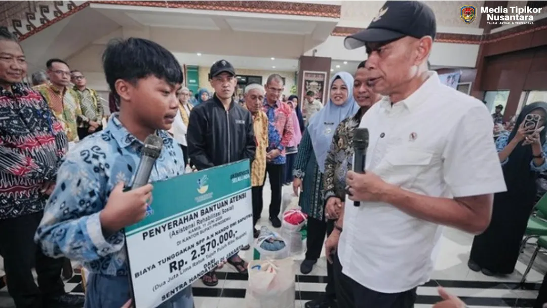 WAMENSOS Ke Warga Pringsewu Serahkan Bantuan ATENSI