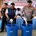 POLDA KALTARA MUSNAHKAN 9,8 KG SABU,63 KASUS DI UNGKAP DALAM DUA BULAN,