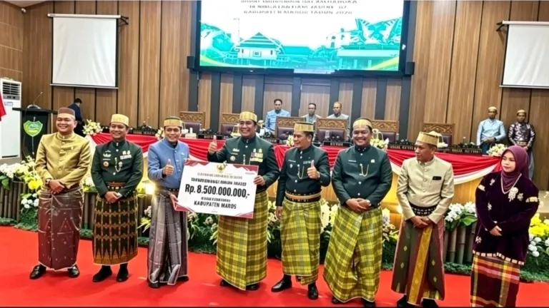 Tegas! Gubernur Andi Sudirman Sulaiman:Jalan Yang Di Tanami Pisang Tidak Akan Di Prioritaskan Perbaikannya