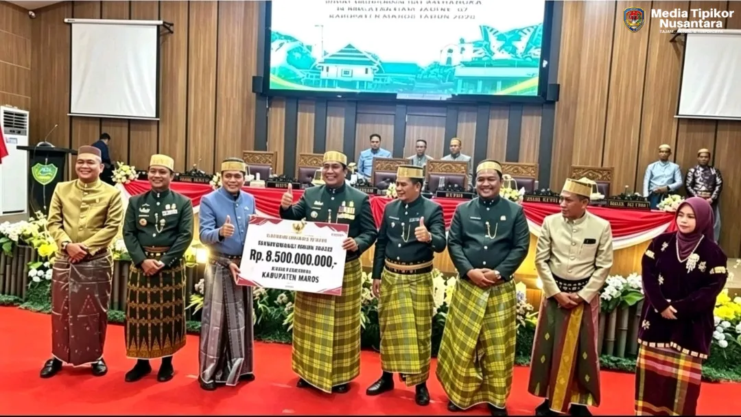 Tegas! Gubernur Andi Sudirman Sulaiman:Jalan Yang Di Tanami Pisang Tidak Akan Di Prioritaskan Perbaikannya