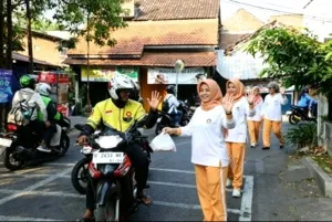 DPW Diskomdigi Jateng Luncurkan Aksi Berbavi Jumat Berkah,Sapa Pekerja Informal Di Pusat Semarang