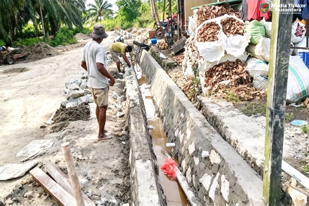 Diduga Proyek Siluman:Jalan Haji Tambrin Tanpa Papan Proyek,Warga Tanjung Selor Bingung, jawaban Pekerja Semakin Menambah Tanda Tanya???