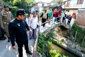 Wawali Bandung Tinjau Jembatan:Perbaikan Darurat Telah Di Lakukan,Solusi Jangka Panjang Segera Disiapkan