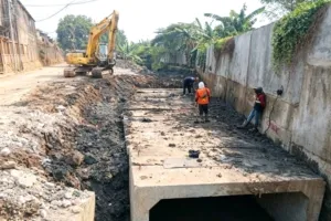 Pelebaran Jalan Tanpa Identitas Di Bantar Gebang:Tak Ada Papan Proyek,Pekerja Diabaikan Keselamatan