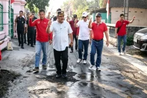 Sambut HUT RI 81,Bupati Nganjuk Pimpin Langsung Kerja Bakti Serentak:Kebersihan Lingkungan Cermin kemurnian Hati