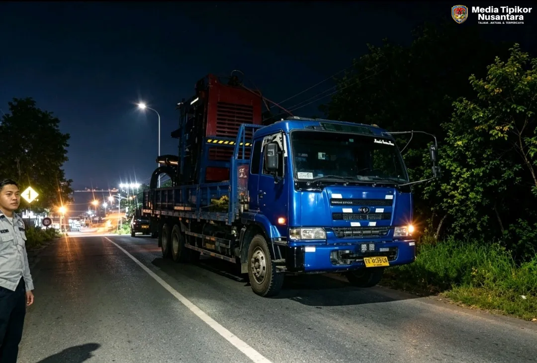 Truck Muatan Berlebih Putuskan Kabel PLN di Tanjung Redeb:Listrik PadamLuas,Prosedur Pengawalan Dipertanyakan