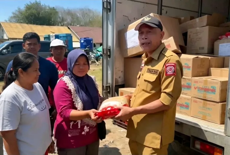 WAMENSOS Agus Jabo Priono Tinjau Dapur Umum Kemensos di Nagekeo, Target 3.000 Bungkus Makanan Perhari untuk Korban Gempa
