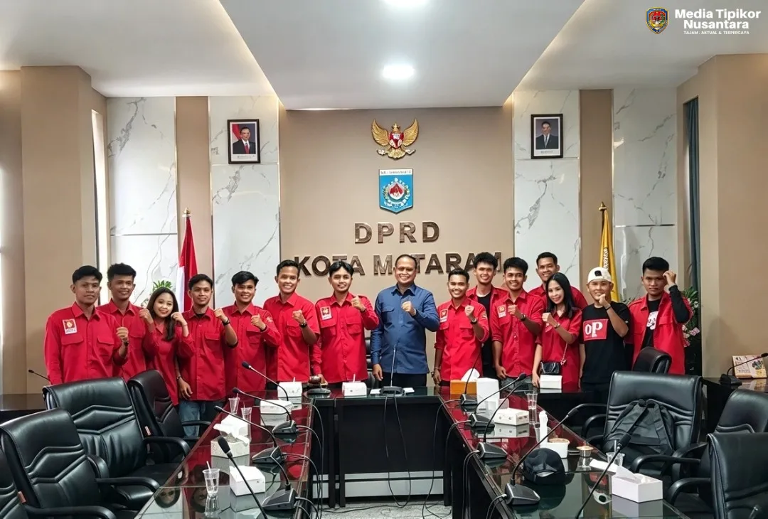 EK LMND Mataram Gelar Aksi:Kawal Pendidikan Gratis Dan Desak Transfaransi Pokir DPRD Kota MATARAM